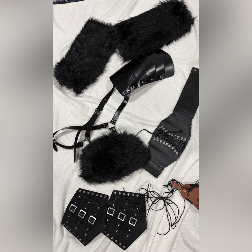 Black Faux Leather Medieval Shoulder Harness - Men's or Woman Accessory pack - Picture 3 of 3